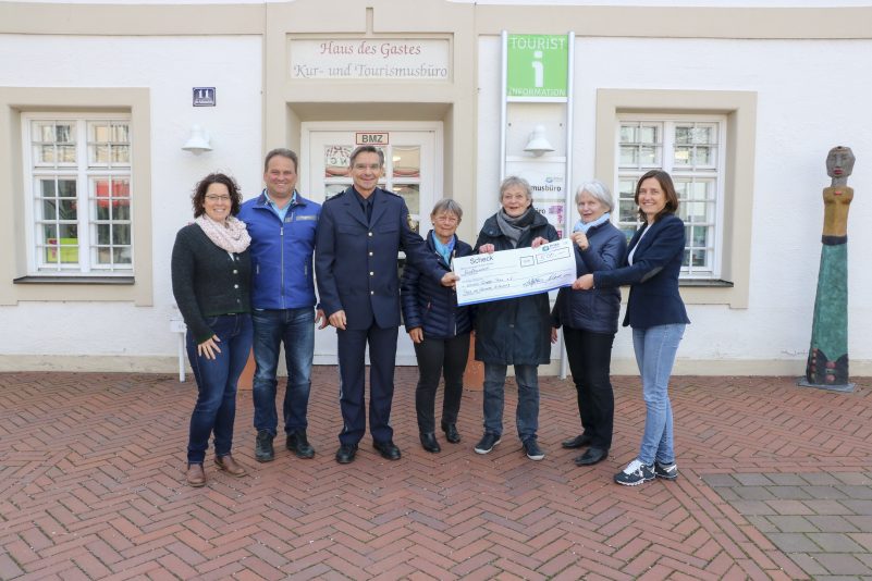 Scheckuebergabe-Hospiz-Prien kl