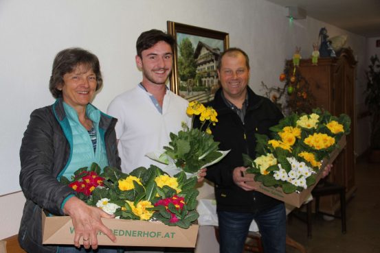 kl-OGV Blumenübergabe im Altenheim Mangst