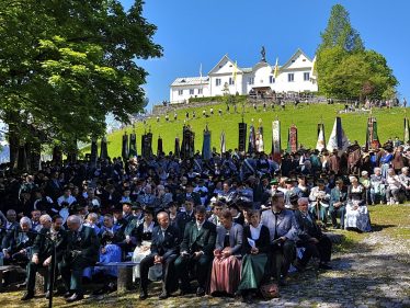 Gottesdienst mit Klosterblick_103215
