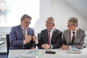 Uebergabe des Fuellers an HdBG