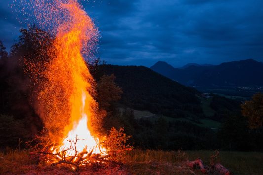 Bergfeuertanz-DandlbergAlm-1330683-2