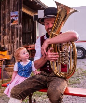 Musikant mit Tochter