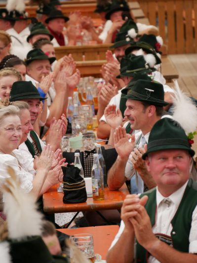 Jubel bei den mitgereisten Vereinskameraden