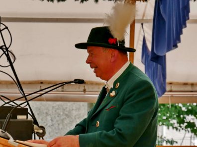 kl-Georg Grabner liest die Laudatio