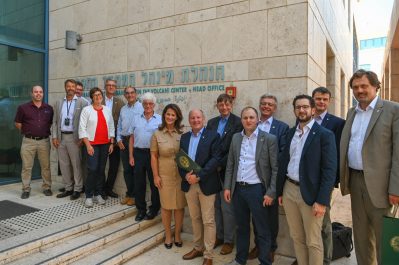 13Israel_Unterzeichnung Gruppe