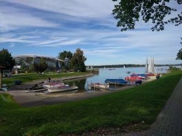 Chiemseepromenade mit Prienawera