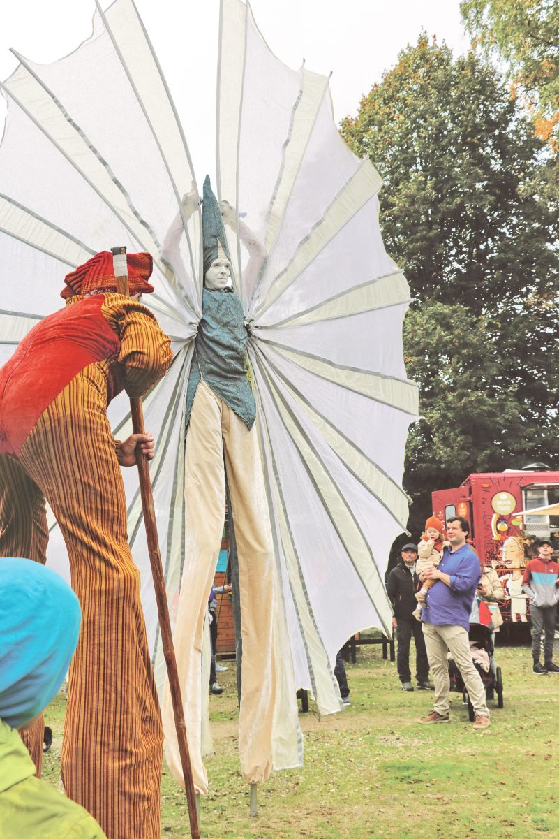 Straßenkunstfest_Hochstelzenfiguren