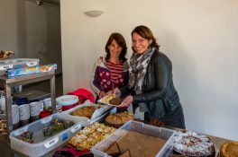 Kinderkleider-Spielzeug-Markt-1900551