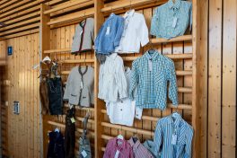 Kinderkleider-Spielzeug-Markt-1900554