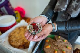 Kinderkleider-Spielzeug-Markt-1900572