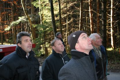 Gespannte Blicke beim Arbeiten