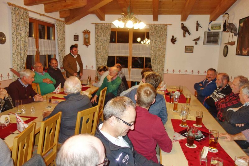 kl-Blick in Versammlung mit neuem Vorstand