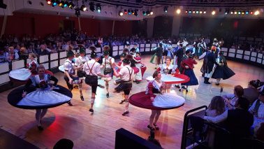 04_Oide Wiesn Ball (Auftritt der Repraesentantenpaare_02)