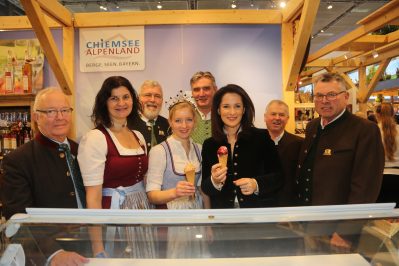 1MinisterinCAT-Rinser-Eis und UadB