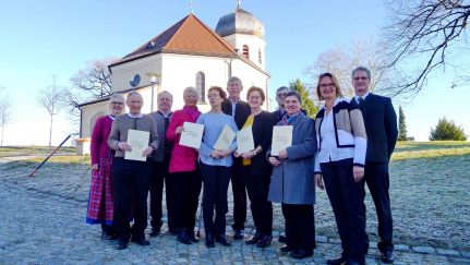 kl-Gruppe mit Kirche 2