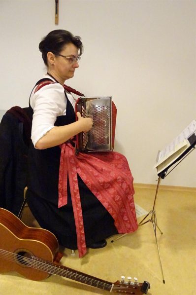 18_Tagung 2020_ Sachgebiet Volkstanz und Schuhplattler (Gottesdienst - musikalische Umrahmung durch Franziska Straus)