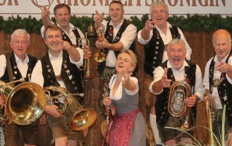 Bild Tanngr ohne Schoenheitwkoenigin.okticket Fotograf Renate Langwieder