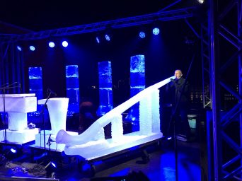 Ice-alphorn geblasen