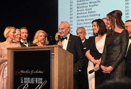 Schwarz-Weiss-Ball (19)