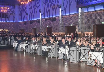 Schwarz-Weiss-Ball (20)