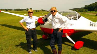 02-br-heimat-ueber-den-wolken-ingrid-hopman-und-rudi-kueffner-mit-dem-motorsegler-100~_v-img__16__9__xl_-d31c35f8186ebeb80b0cd843a7c267a0e0c81647