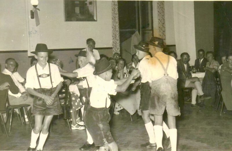 1--ca. 1953 Kindergruppe GTEV Prien Bayer. Hof