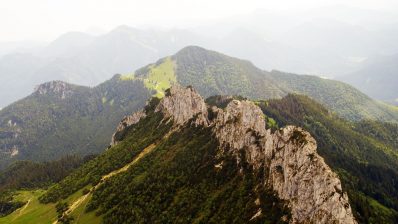 14-br-heimat-ueber-den-wolken-kampenwand-nordseite-100~_v-img__16__9__xl_-d31c35f8186ebeb80b0cd843a7c267a0e0c81647