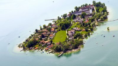 17-br-heimat-ueber-den-wolken-chiemsee-100~_v-img__16__9__xl_-d31c35f8186ebeb80b0cd843a7c267a0e0c81647