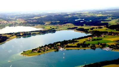 19-br-heimat-ueber-den-wolken-chiemsee-100~_v-img__16__9__xl_-d31c35f8186ebeb80b0cd843a7c267a0e0c81647