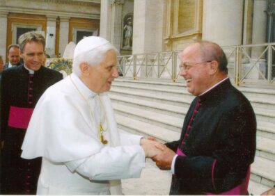 kl-PapstmitMsgrHuber