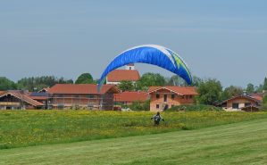 1Landung 3 Gleitschirmfliege