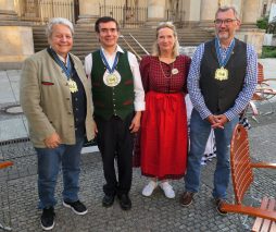 P1322662_mk_HelAmberger