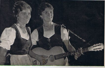 1Obern-Dirndl- Waldfest Atzing