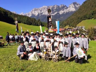 7 Eine Abordnung beim Trachtenfest in der Ramsau