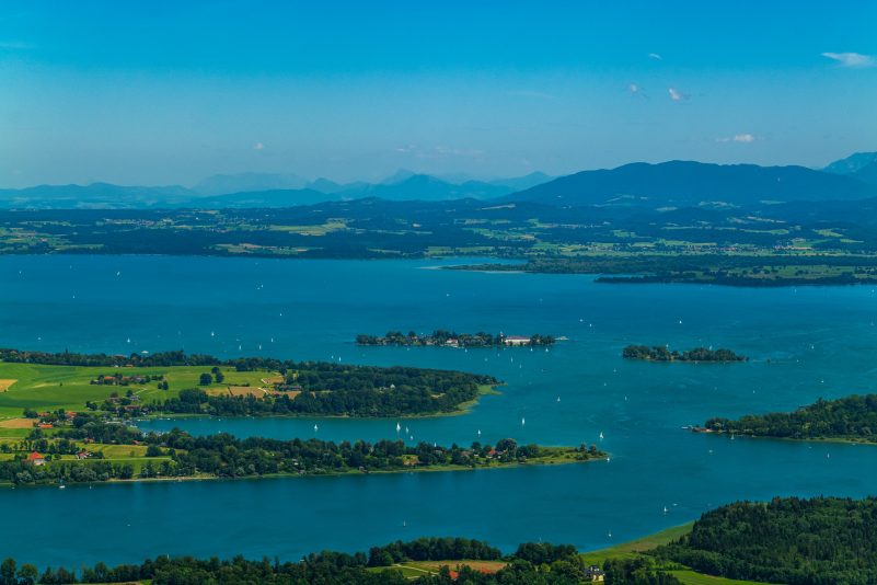 Chiemsee mit Schafwaschner Bucht und Fraueninsel