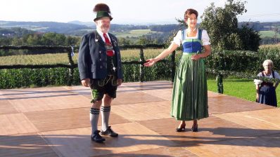 Max vor laufender Kamera 2