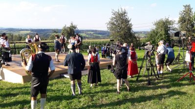 Max vor laufender Kamera 3