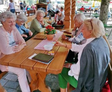 1Maria - 3. von links