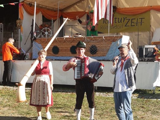 200109400648_91032_HelAmb_mk