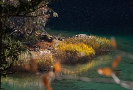 Farbenprächtiger Oktobertag unter der Zugspitze