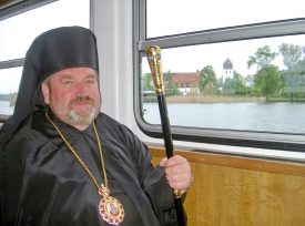 Erzbischof Semenjuk imSchiff