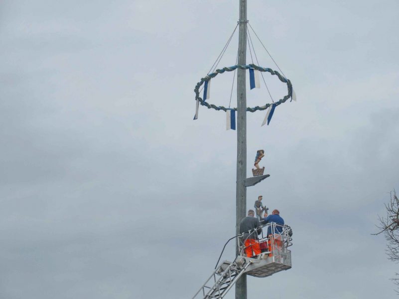 kl-Marktplatz mit Maibaum 4