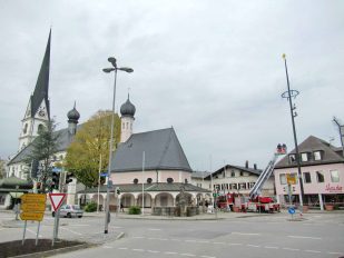 kl-Marktplatz mit Maibaum