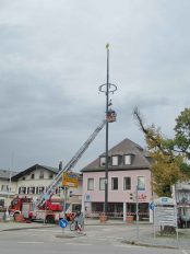 kl-Marktplatz mit Maibaum3