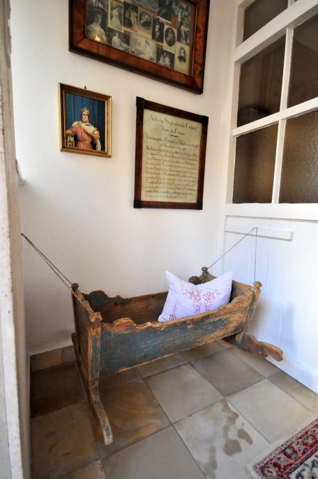 Wiege von Karl dem Großen in der Reismühle bei Gauting, Bayern, Deutschland