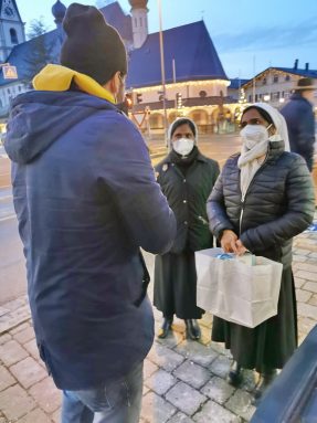 1Spende Masken Indische Schwestern hoch