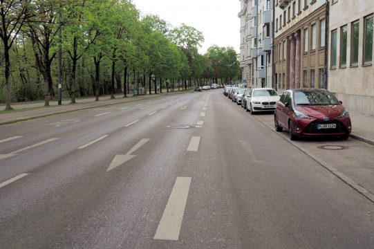 Leere Widenmayerstrasse wegen Corona, Bayern, Deutschland