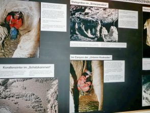 Schautafeln im Hoehlenmuseum