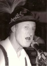 kl-Werner Fütterer mit Mundharmonika