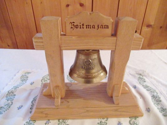 kl-Sitzungsglocke Hoit ma zam